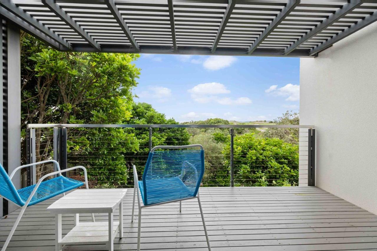 דה אינטרנס Pullman Magenta Shores Resort מראה חיצוני תמונה A balcony