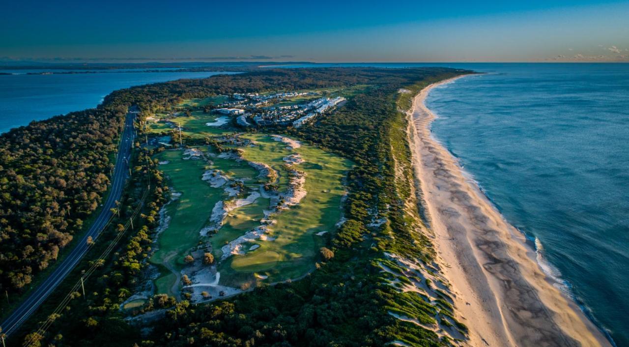 דה אינטרנס Pullman Magenta Shores Resort מראה חיצוני תמונה Aerial view of the golf course