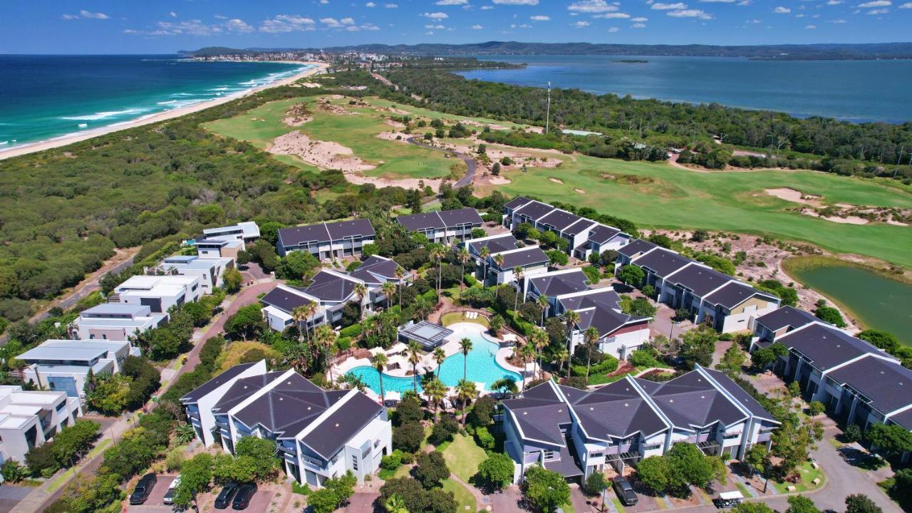 דה אינטרנס Pullman Magenta Shores Resort מראה חיצוני תמונה Aerial view of the golf course at the Bay Club