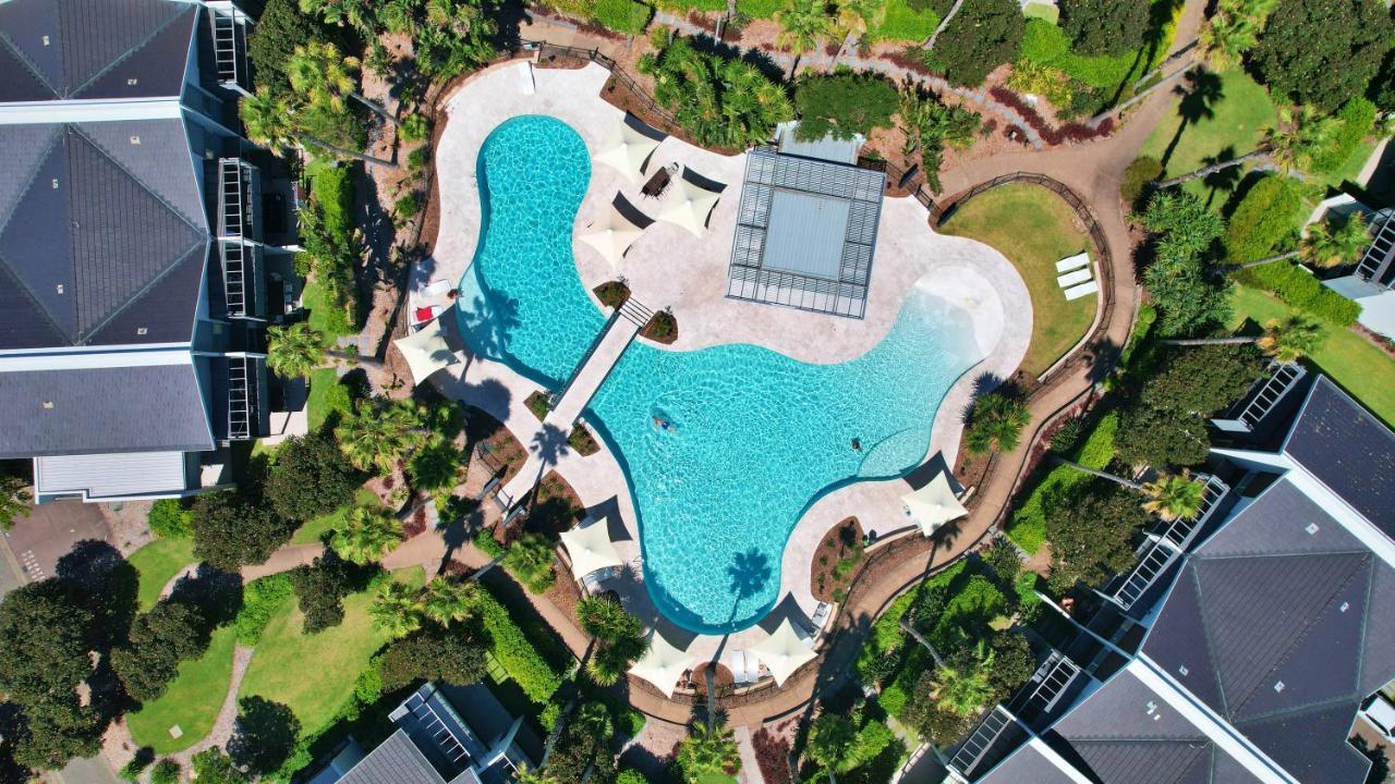דה אינטרנס Pullman Magenta Shores Resort מראה חיצוני תמונה Aerial view of the pool at the 2018 Commonwealth Games