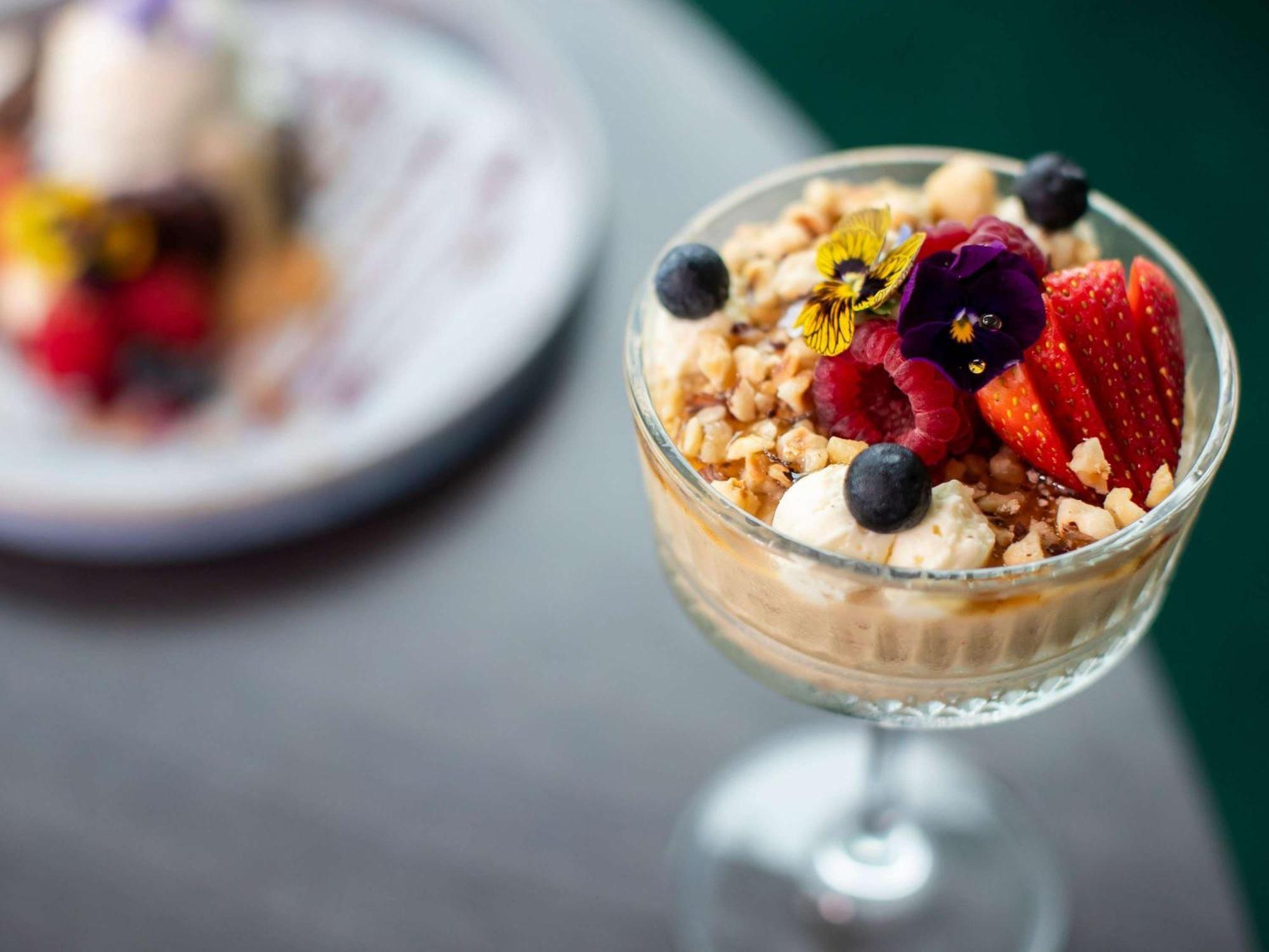 דה אינטרנס Pullman Magenta Shores Resort מראה חיצוני תמונה A parfait with granola and fruit