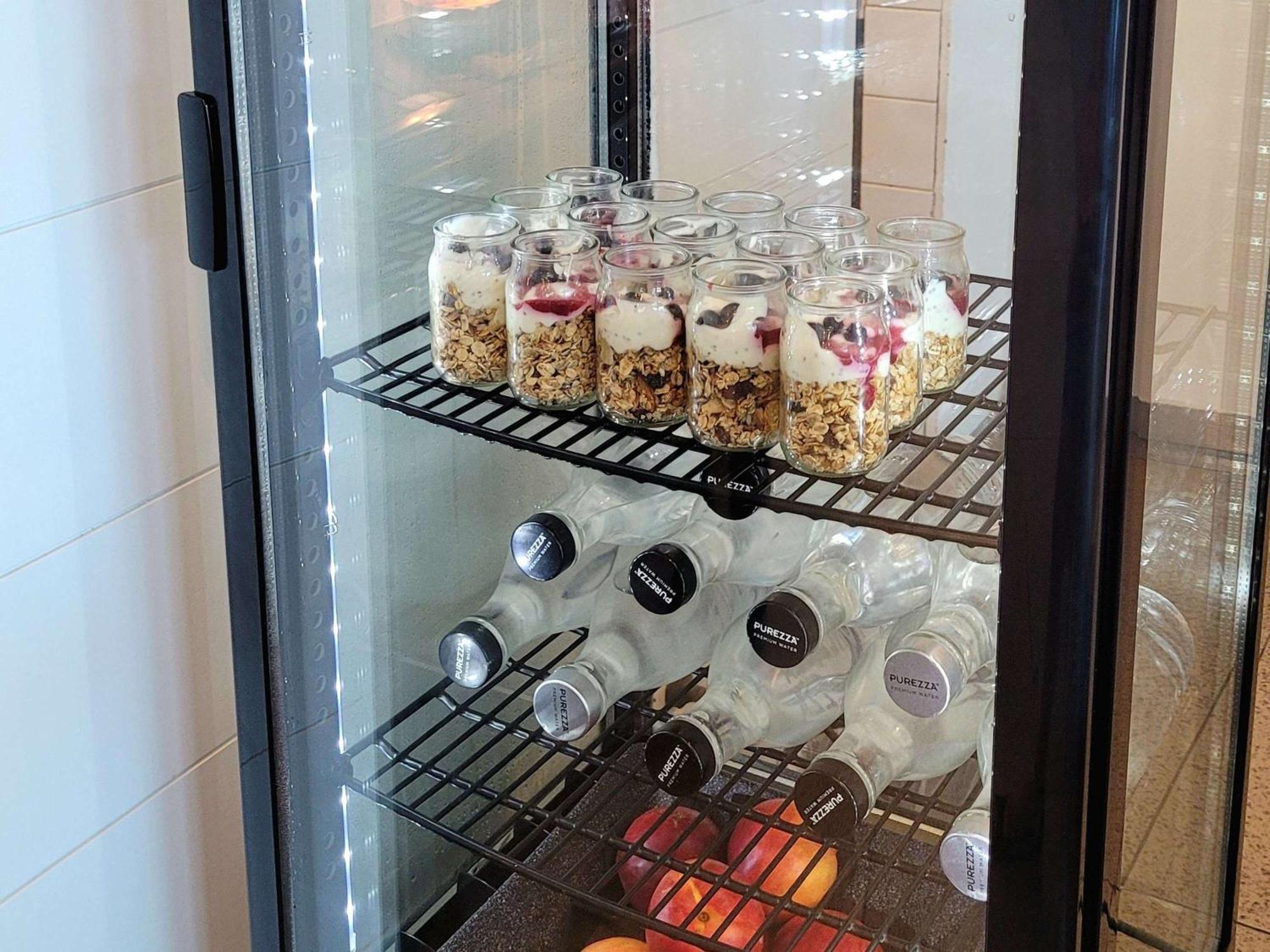 דה אינטרנס Pullman Magenta Shores Resort מראה חיצוני תמונה A glass door refrigerator