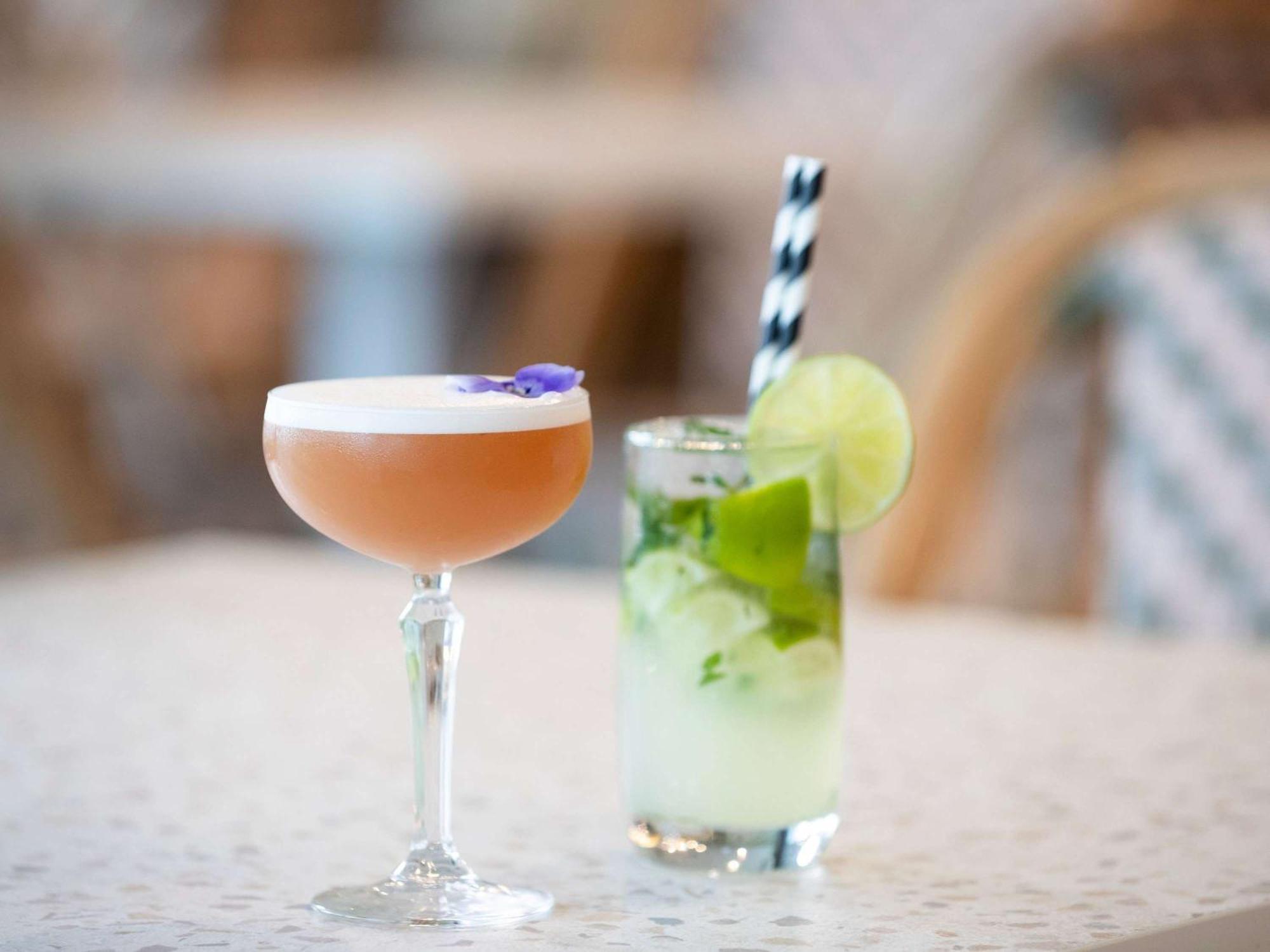 דה אינטרנס Pullman Magenta Shores Resort מראה חיצוני תמונה A Clover Club (left) and a Mint Julep (right)