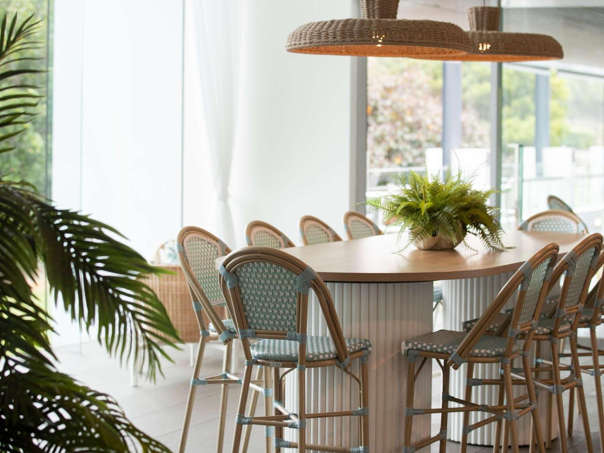 דה אינטרנס Pullman Magenta Shores Resort מראה חיצוני תמונה The interior of the restaurant
