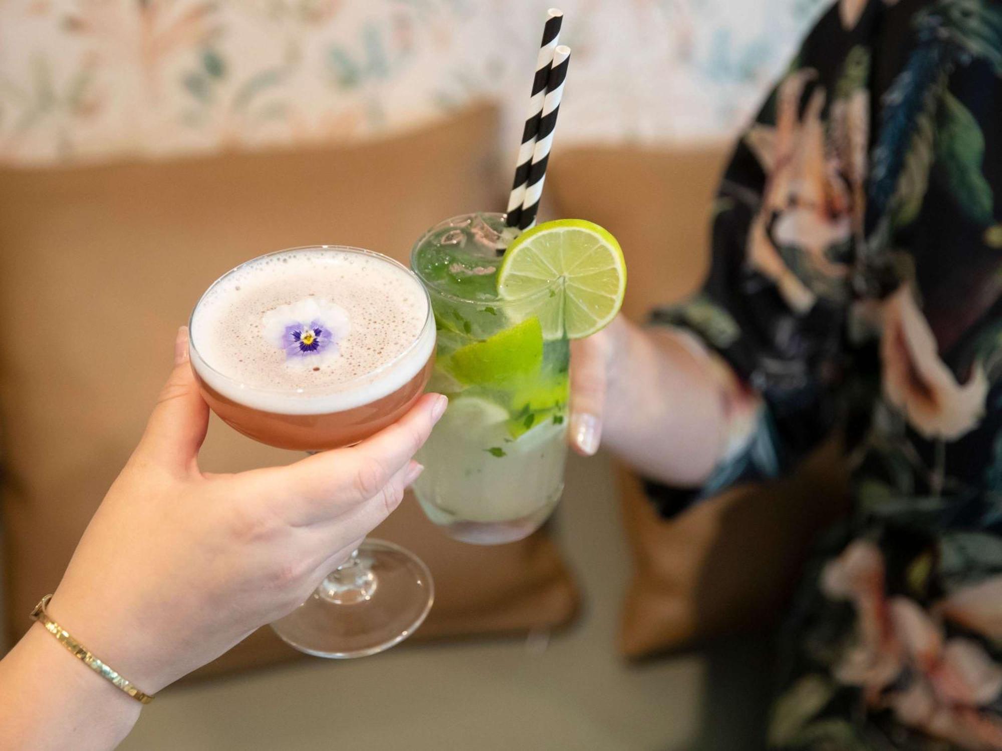 דה אינטרנס Pullman Magenta Shores Resort מראה חיצוני תמונה Two cocktails
